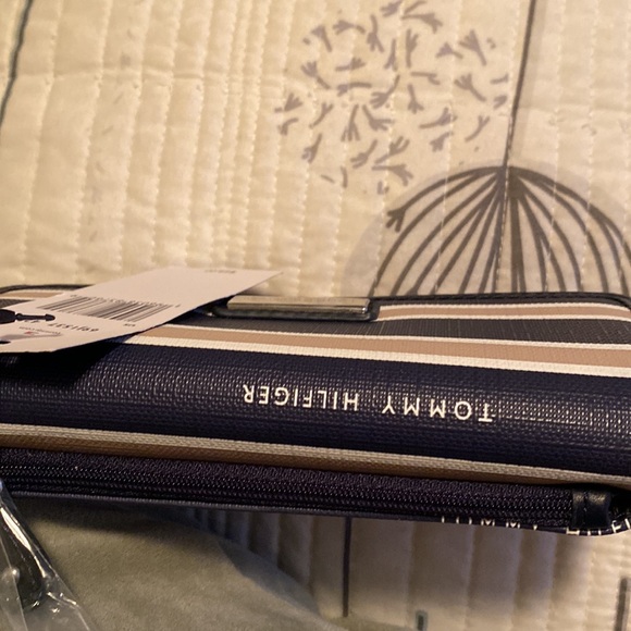 Tommy Hilfiger wallets - Picture 3 of 6